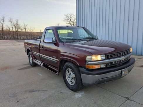 Used 2000 Chevrolet Silverado 1500 LS w/ Firm Ride Suspension Pkg image 3
