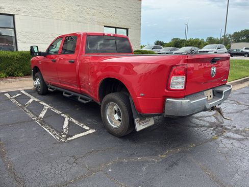 Used 2024 RAM 3500 Tradesman w/ Chrome Appearance Group AWD/4WD image 3