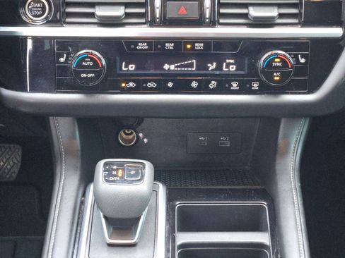 Used 2023 Nissan Pathfinder SV image 18