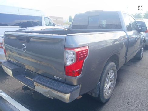 Used 2017 Nissan Titan SV RWD image 3