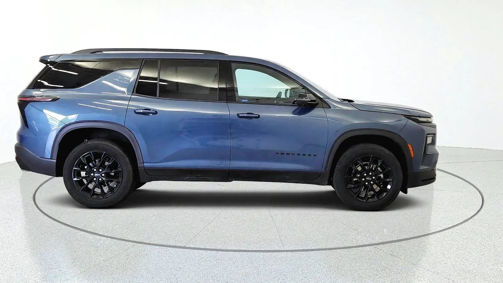 Used 2025 Chevrolet Traverse LT w/ Midnight/Sport Edition AWD/4WD image 10