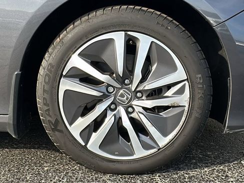 Used 2018 Honda Accord Touring image 14