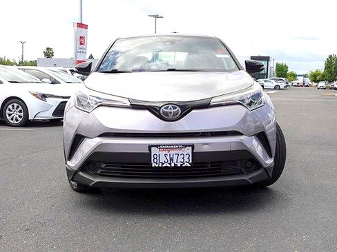 Used 2019 Toyota C-HR XLE FWD image 3
