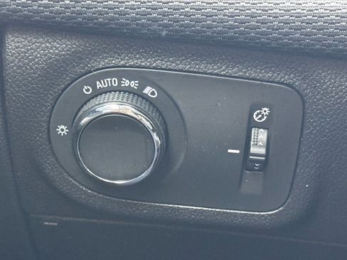 Used 2018 Chevrolet Cruze LT image 14