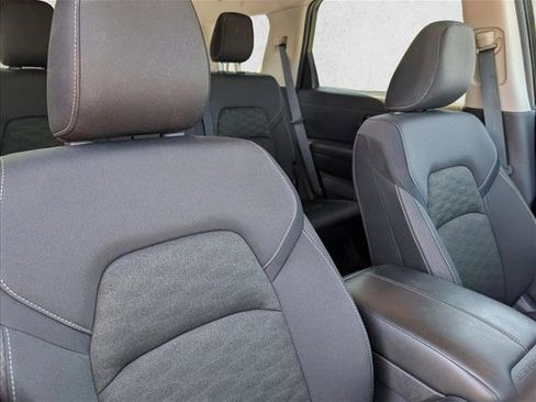 Used 2024 Nissan Pathfinder S FWD image 19