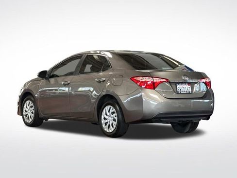 Used 2018 Toyota Corolla LE FWD image 7