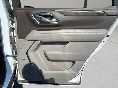 Used 2021 Chevrolet Tahoe Z71 w/ Z71 Off-Road Package image 15