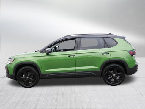 Certified 2025 Volkswagen Taos SE AWD/4WD image 4