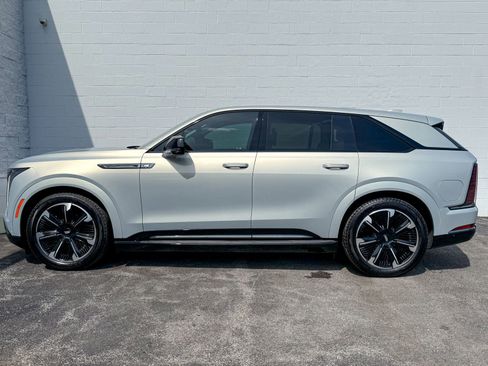 New 2025 Cadillac Escalade IQ Sport 2 AWD/4WD image 11