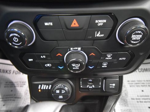 Used 2021 Jeep Renegade Trailhawk w/ Sun & Sound Group AWD/4WD image 17