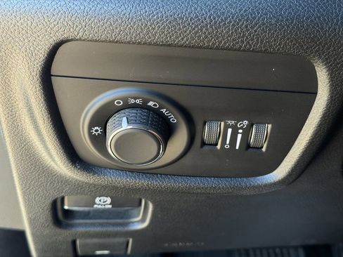 Used 2023 Jeep Grand Cherokee L Laredo image 24