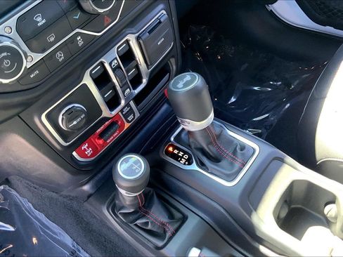 Used 2023 Jeep Wrangler Unlimited Rubicon AWD/4WD image 15