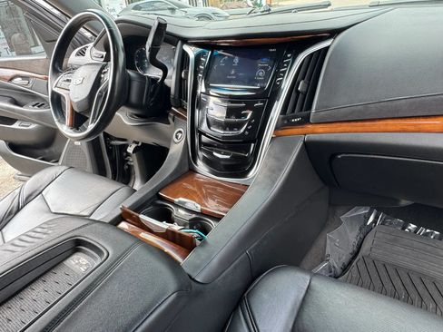 Used 2017 Cadillac Escalade Luxury AWD/4WD image 15