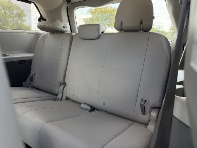 Used 2016 Toyota Sienna XLE FWD image 27