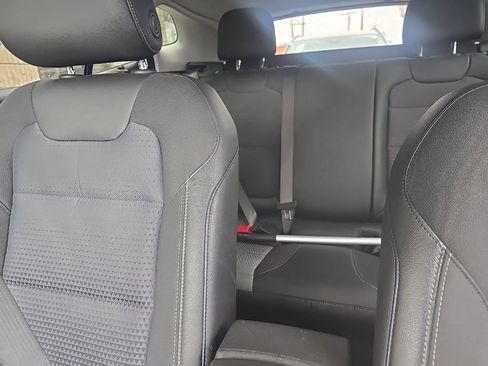 Used 2025 Chevrolet Trax LT w/ LT Convenience Package image 6