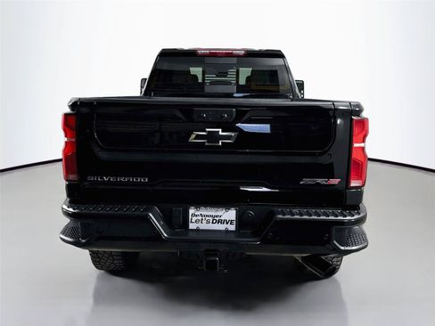 Used 2025 Chevrolet Silverado 2500 ZR2 w/ Technology Package AWD/4WD image 8