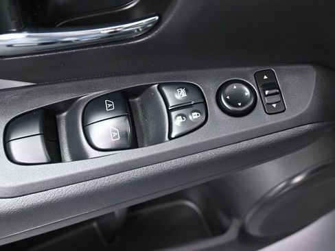 Used 2023 Nissan Kicks SR w/ SR Premium Package image 11