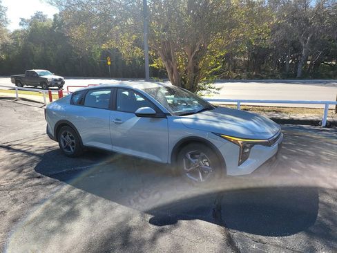 Used 2025 Kia K4 LXS image 4