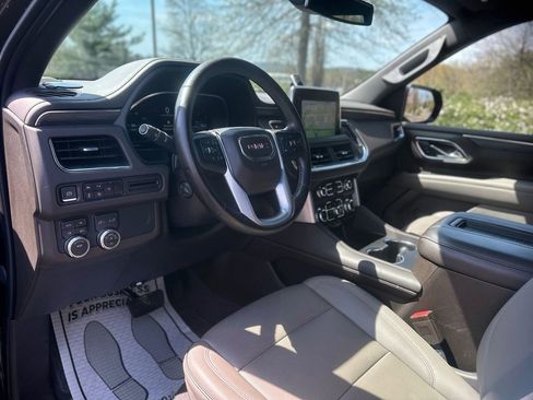 Used 2023 GMC Yukon XL SLT w/ SLT Luxury Package AWD/4WD image 17