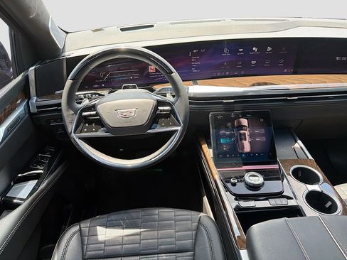 Certified 2025 Cadillac Escalade ESV Sport Platinum RWD image 27