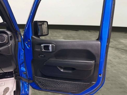 Used 2022 Jeep Wrangler Unlimited Sahara AWD/4WD image 20