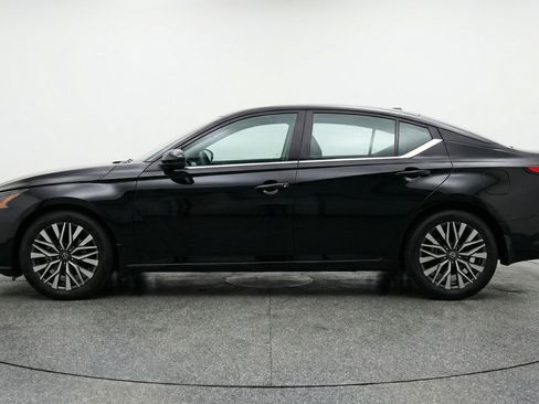 Used 2025 Nissan Altima 2.5 SV image 5