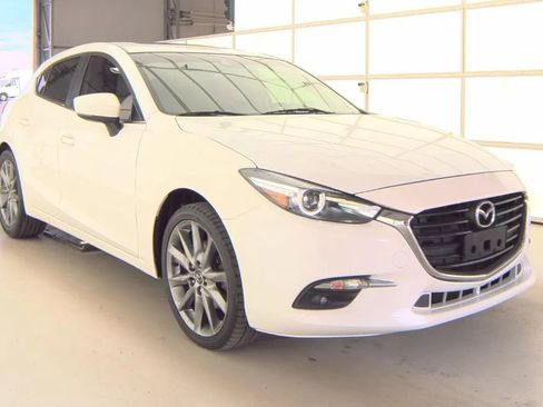 Used 2018 MAZDA MAZDA3 Grand Touring FWD image 3