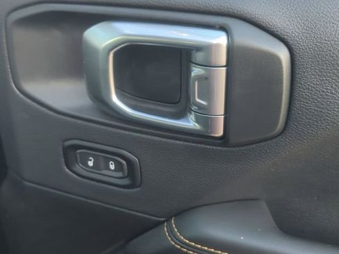 Used 2025 Jeep Wrangler Sahara image 25