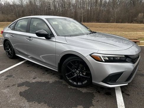 Used 2023 Honda Civic Sport image 2