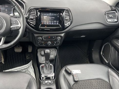 Used 2021 Jeep Compass Latitude w/ Sun and Sound Group AWD/4WD image 11