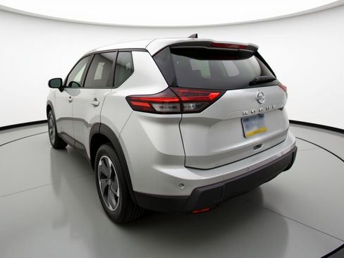 Used 2025 Nissan Rogue SV image 6