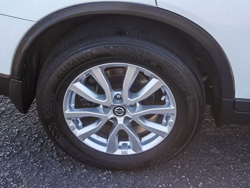Used 2019 Nissan Rogue S w/ Special Edition Package FWD image 11