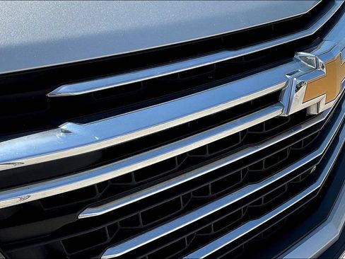 Used 2022 Chevrolet Traverse LT FWD image 26