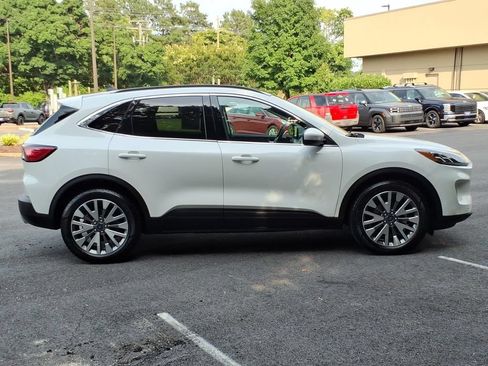 Used 2022 Ford Escape Titanium AWD/4WD image 3