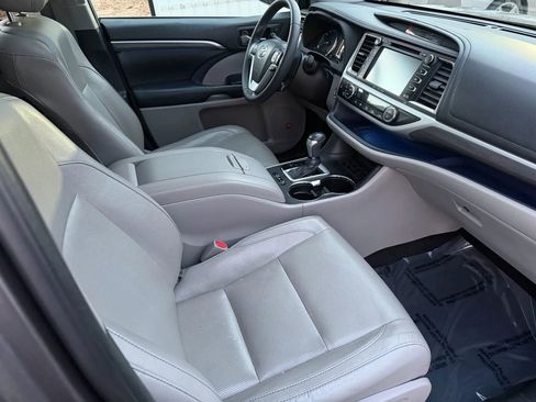 Used 2019 Toyota Highlander Limited image 26
