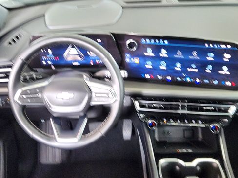 Used 2025 Chevrolet Traverse LT FWD image 28