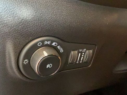 Used 2022 Jeep Compass Latitude FWD image 20