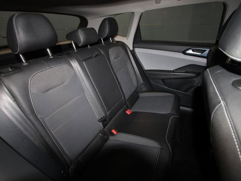 Used 2024 Volkswagen Taos SE image 21