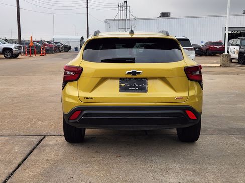 Certified 2024 Chevrolet Trax RS w/ Driver Confidence Package image 7