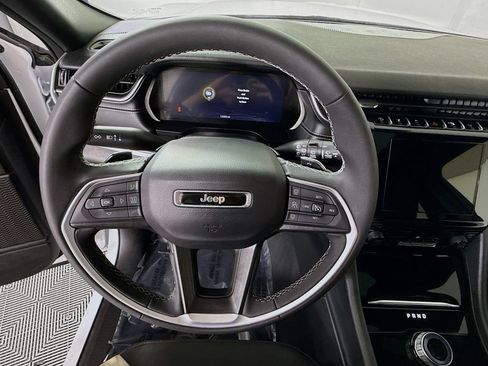 Used 2025 Jeep Grand Cherokee Laredo X AWD/4WD image 20