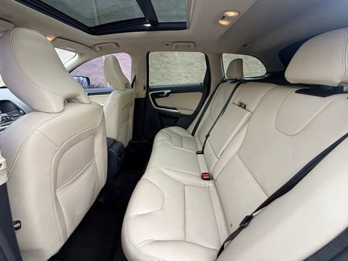 Used 2016 Volvo XC60 T6 w/ Proximity Package image 24