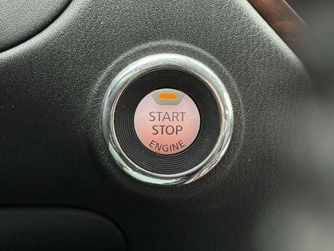 Used 2019 Nissan Pathfinder Platinum image 32