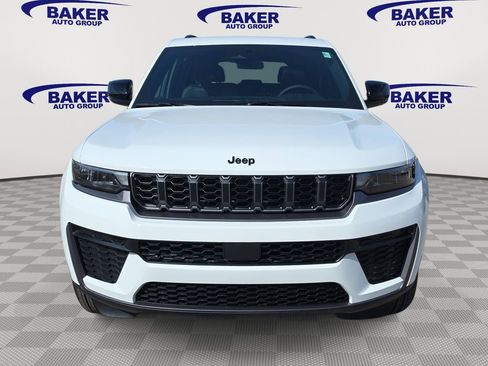 New 2026 Jeep Grand Cherokee Altitude image 8