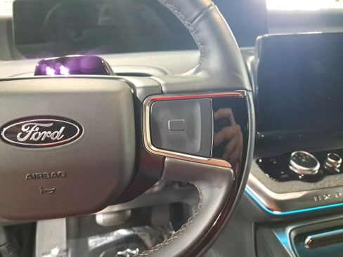 Used 2025 Ford Expedition Tremor AWD/4WD image 19