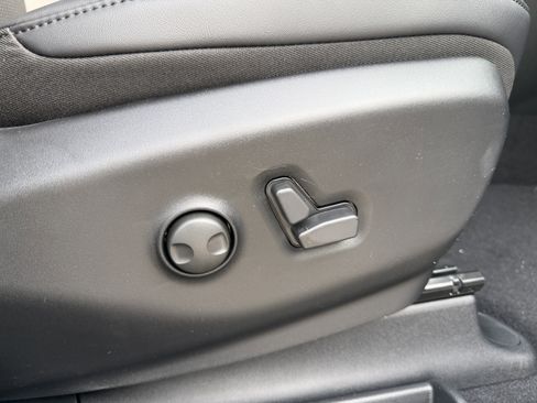 New 2026 Chrysler Pacifica Select AWD/4WD image 24