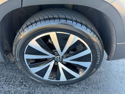 Used 2024 Volkswagen Taos SE FWD image 46