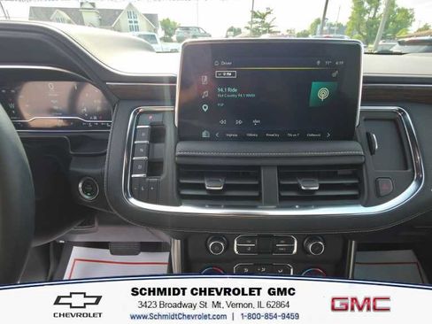 Used 2024 Chevrolet Suburban Premier AWD/4WD image 18