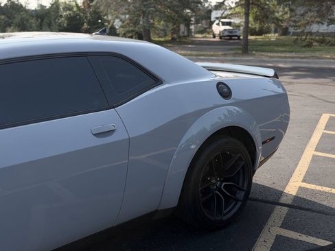 Used 2022 Dodge Challenger R/T Scat Pack RWD image 4