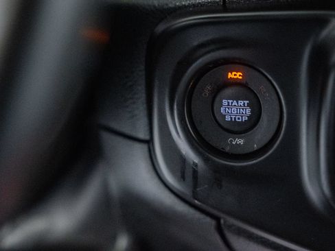 Used 2018 Jeep Wrangler Unlimited Sahara AWD/4WD image 33