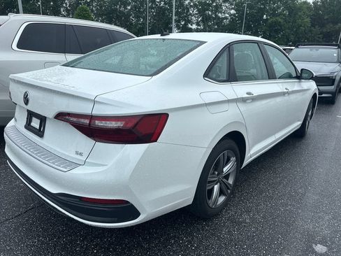 Used 2023 Volkswagen Jetta SE FWD image 4